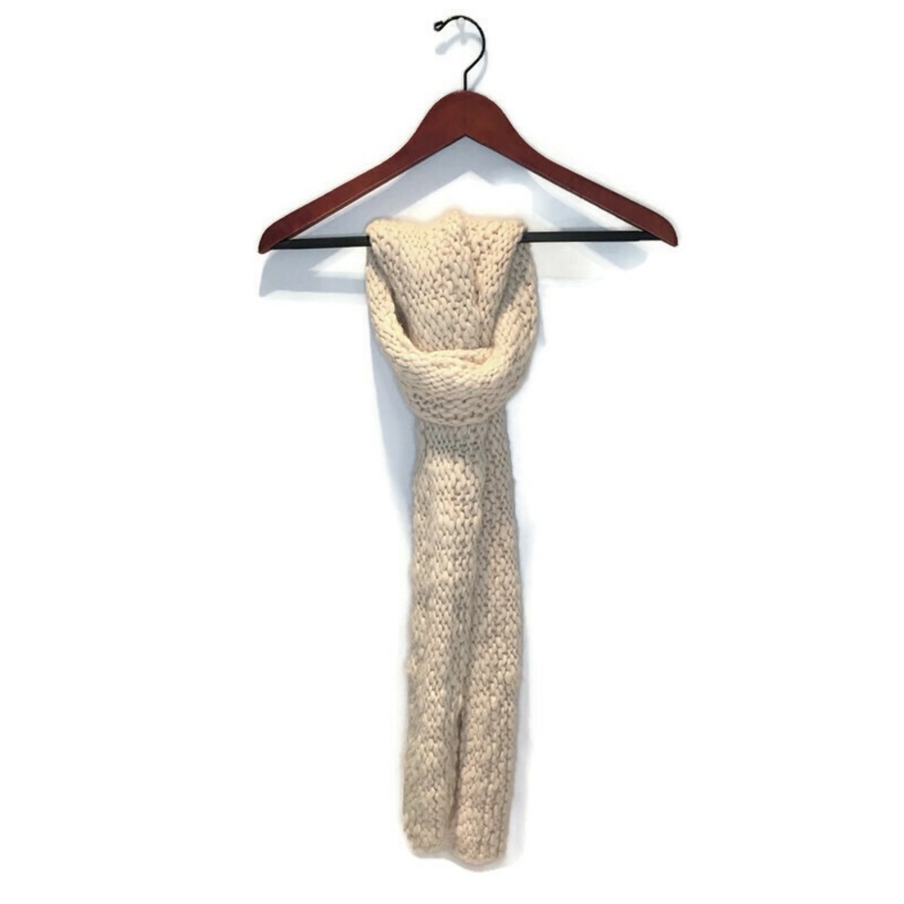 Banana Republic Chunky knit scarf (w/o tags),cream